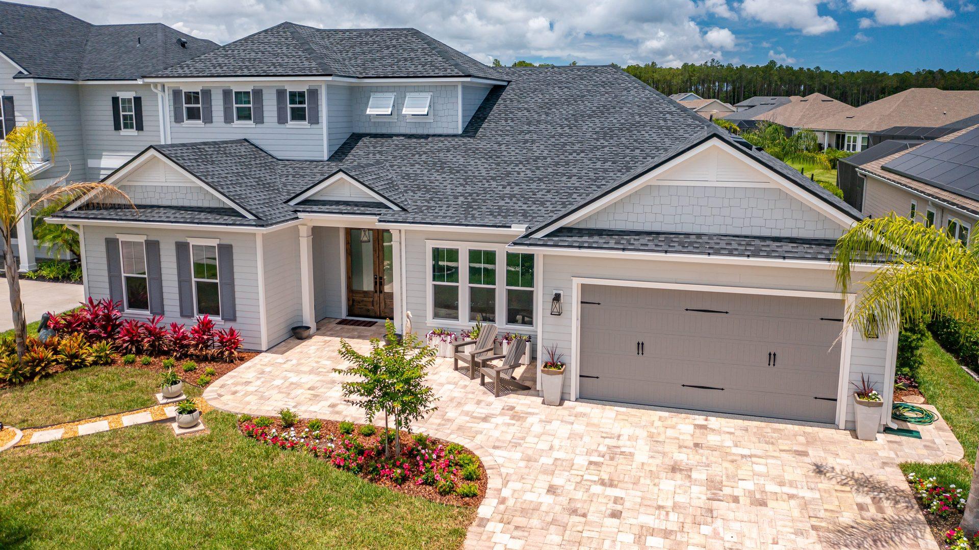 A coastal South Carolina home with a newly finished shingle roof.